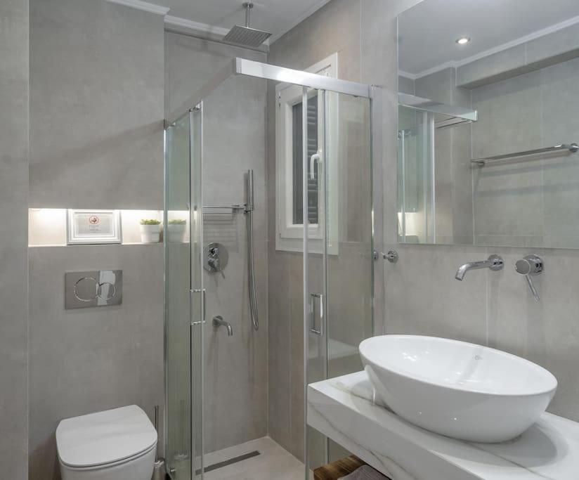 Modernised Athenian Apartment /W 2Br & 2Ba Экстерьер фото